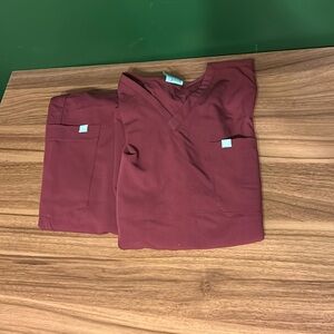 Garde Malade Scrub Set in Burgundy